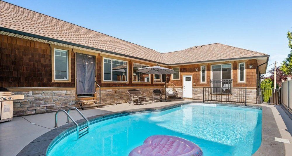 Rancher with pool, Sunnyside