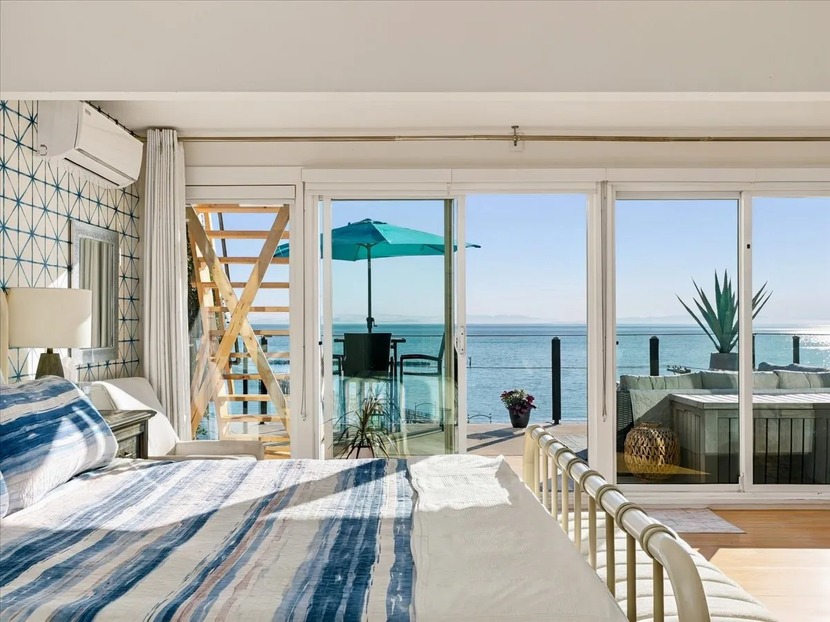 Primary bedroom with ocean view, 15068 Victoria Avenue