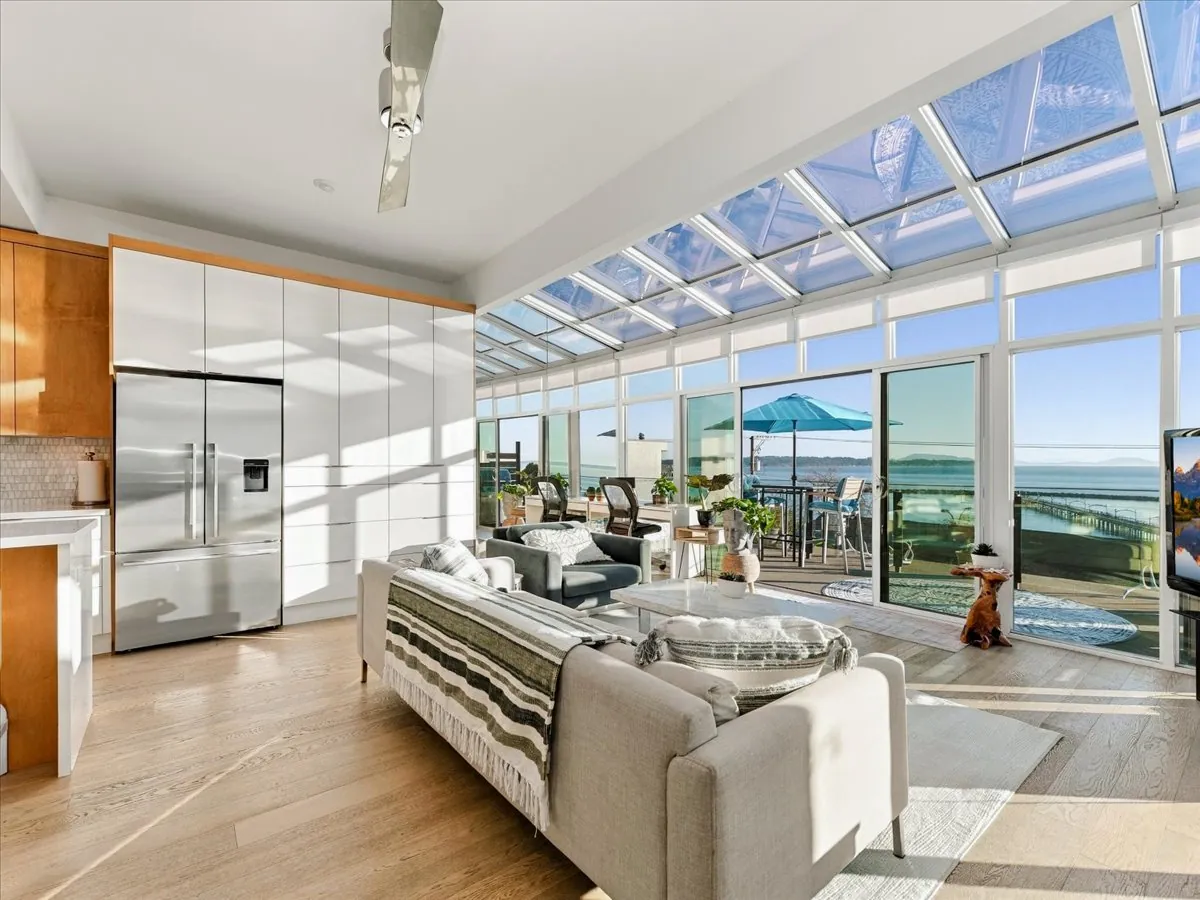 Living room with glass roof and ocean view, 15068 Victoria Avenue, White Rock